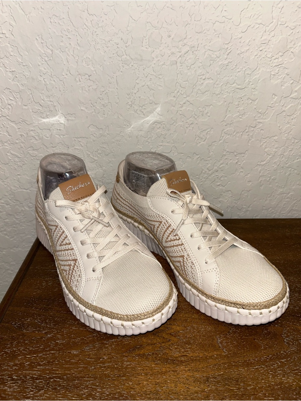 Skechers Wilshire Blvd-Bellevue Air-Cooled Memory Foam Slip On Sneaker Shoes - Picture 2 of 9